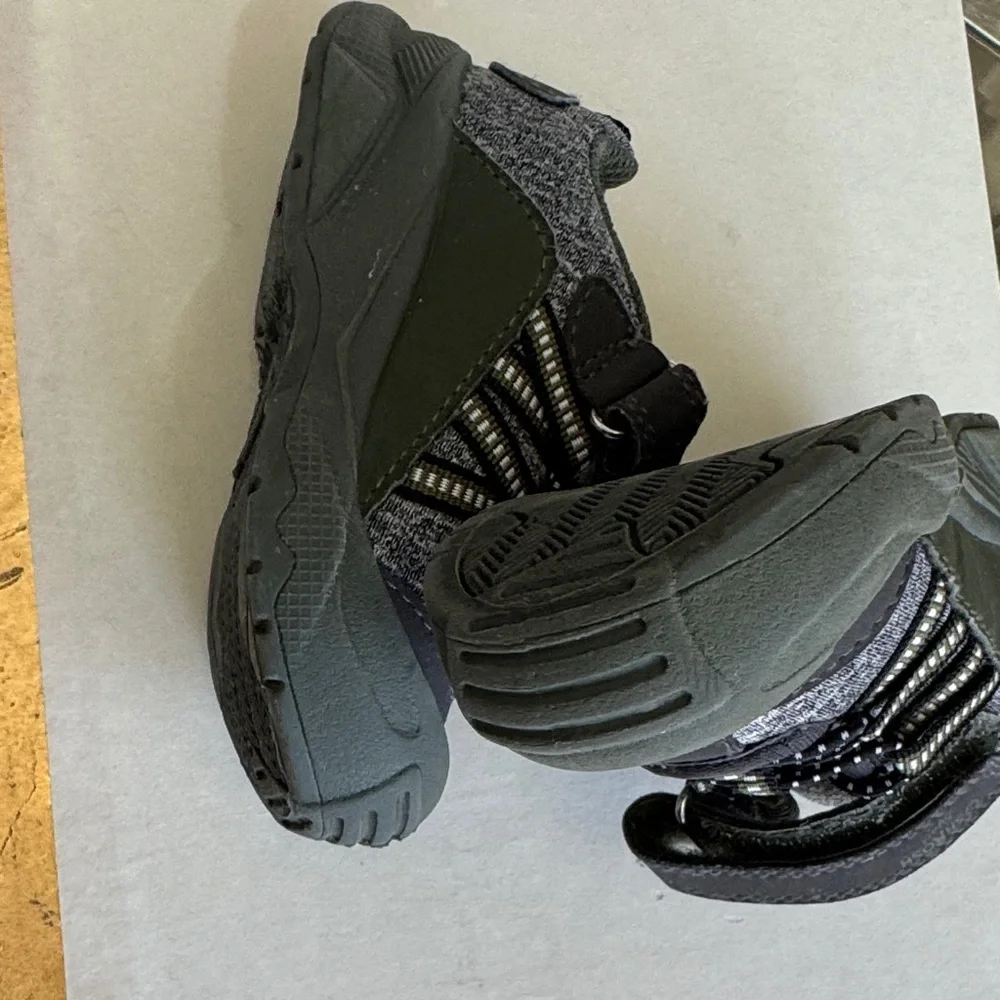 OshKosh‎ B'gosh Toddler Black and Gray Hook-and-Loop Sneakers